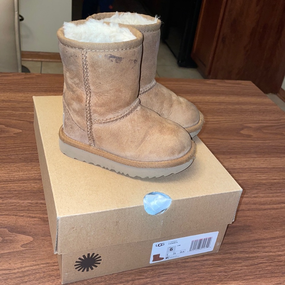 Toddler Chestnut Uggs Size 6